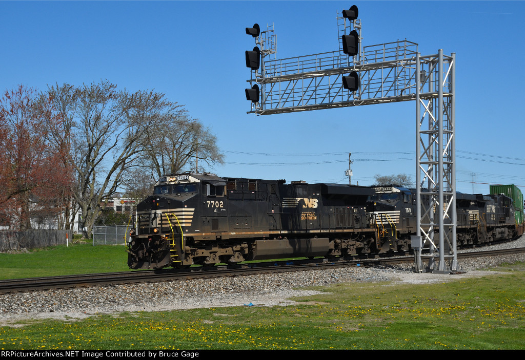 NS 7702